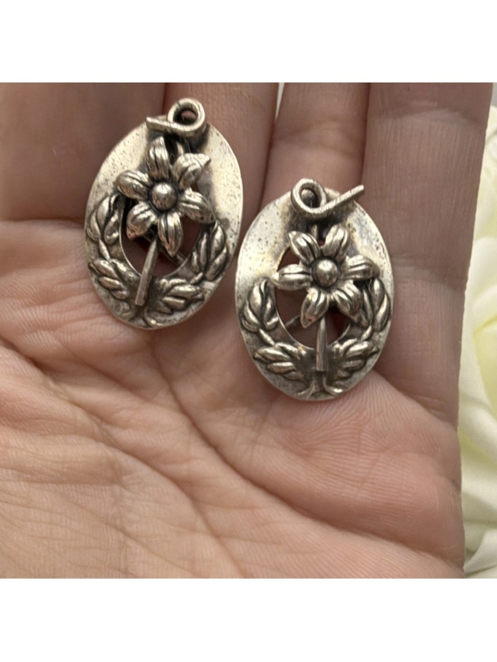 Coro Sterlingcraft Signed Sterling Silver Floral Oval Clip-On Earrings No Stone
